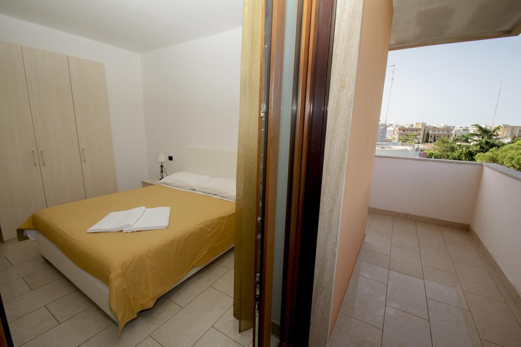 Twin Towers Rooms Lecce Bagian luar foto